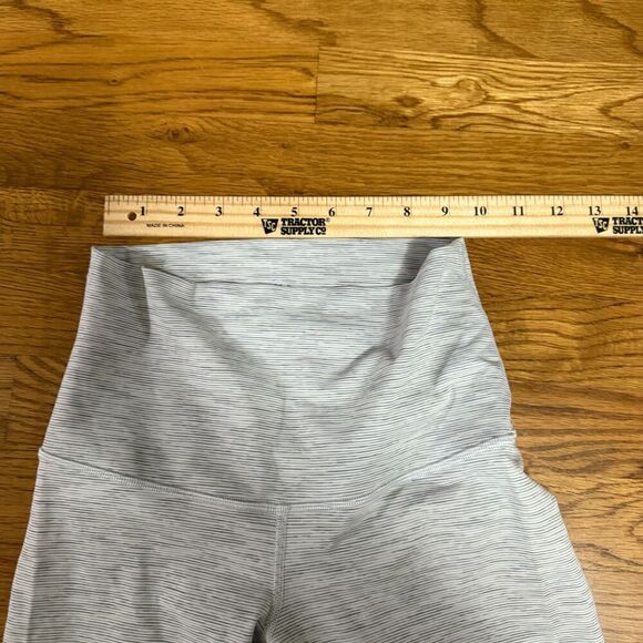 Lululemon Wunder Under High Rise Leggings Scalloped Hem Crop Size 2 - Picture 5 of 5